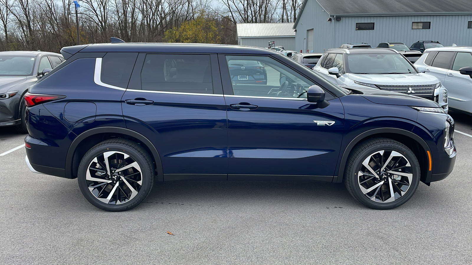 2025 Mitsubishi Outlander Plug-In Hybrid SE 14