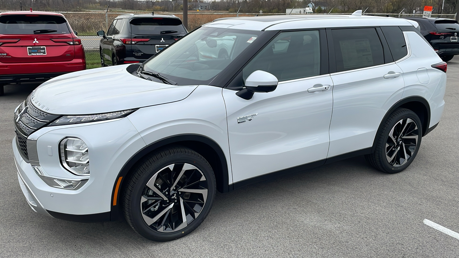 2025 Mitsubishi Outlander Plug-In Hybrid SE 3