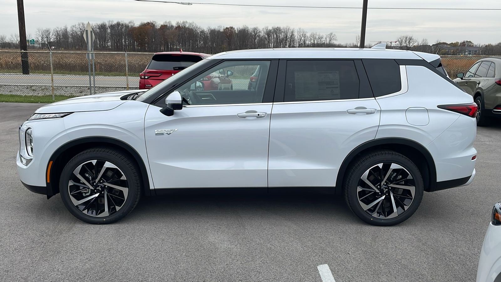 2025 Mitsubishi Outlander Plug-In Hybrid SE 4