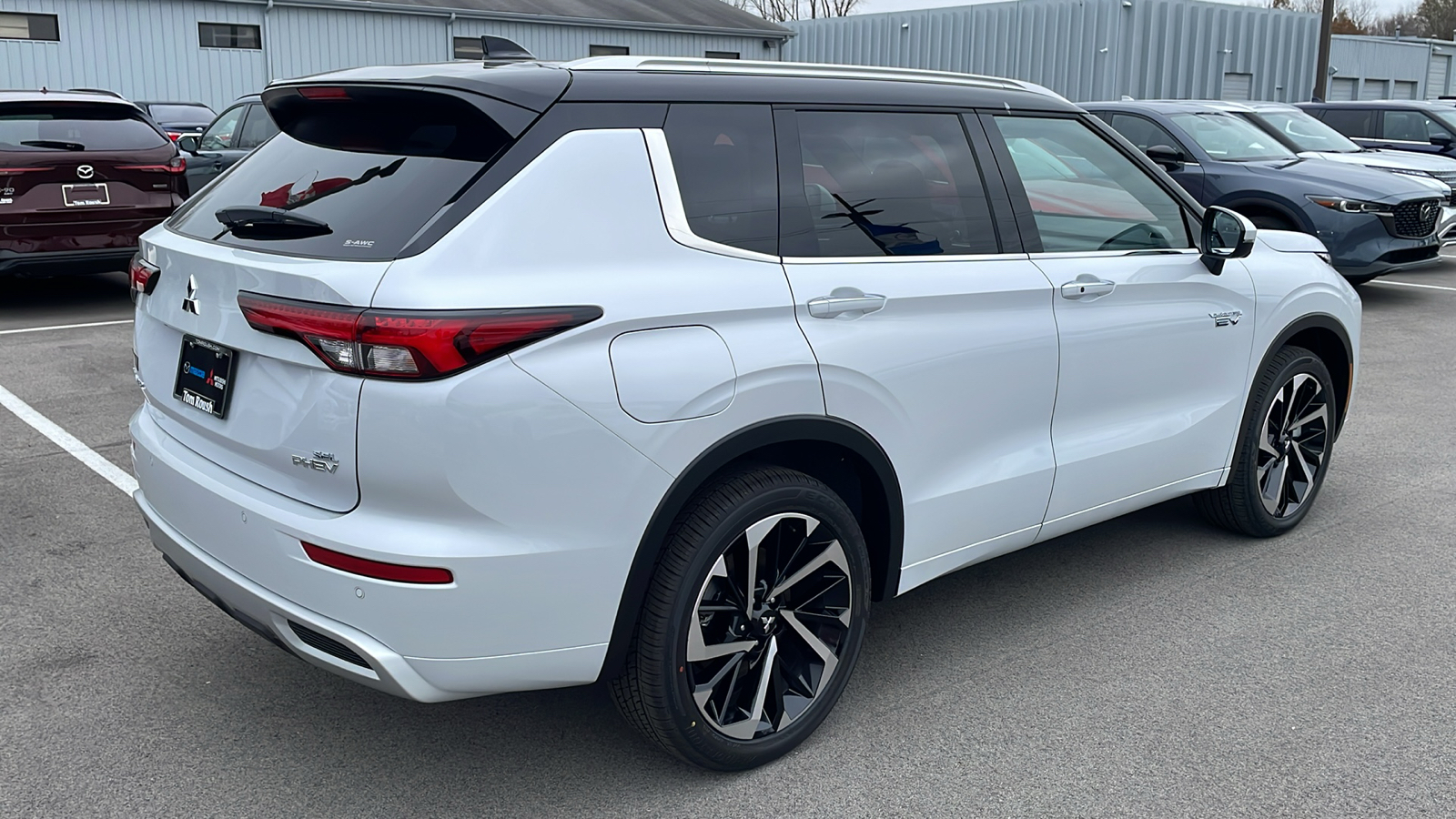 2025 Mitsubishi Outlander Plug-In Hybrid SEL 14