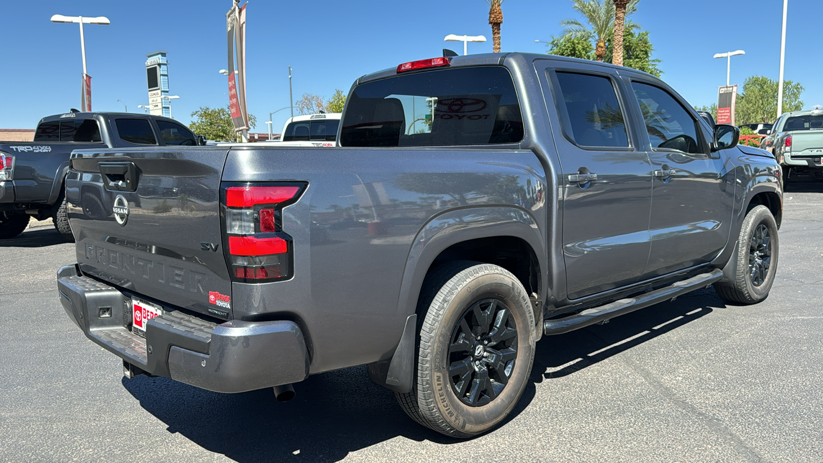 2023 Nissan Frontier SV 23