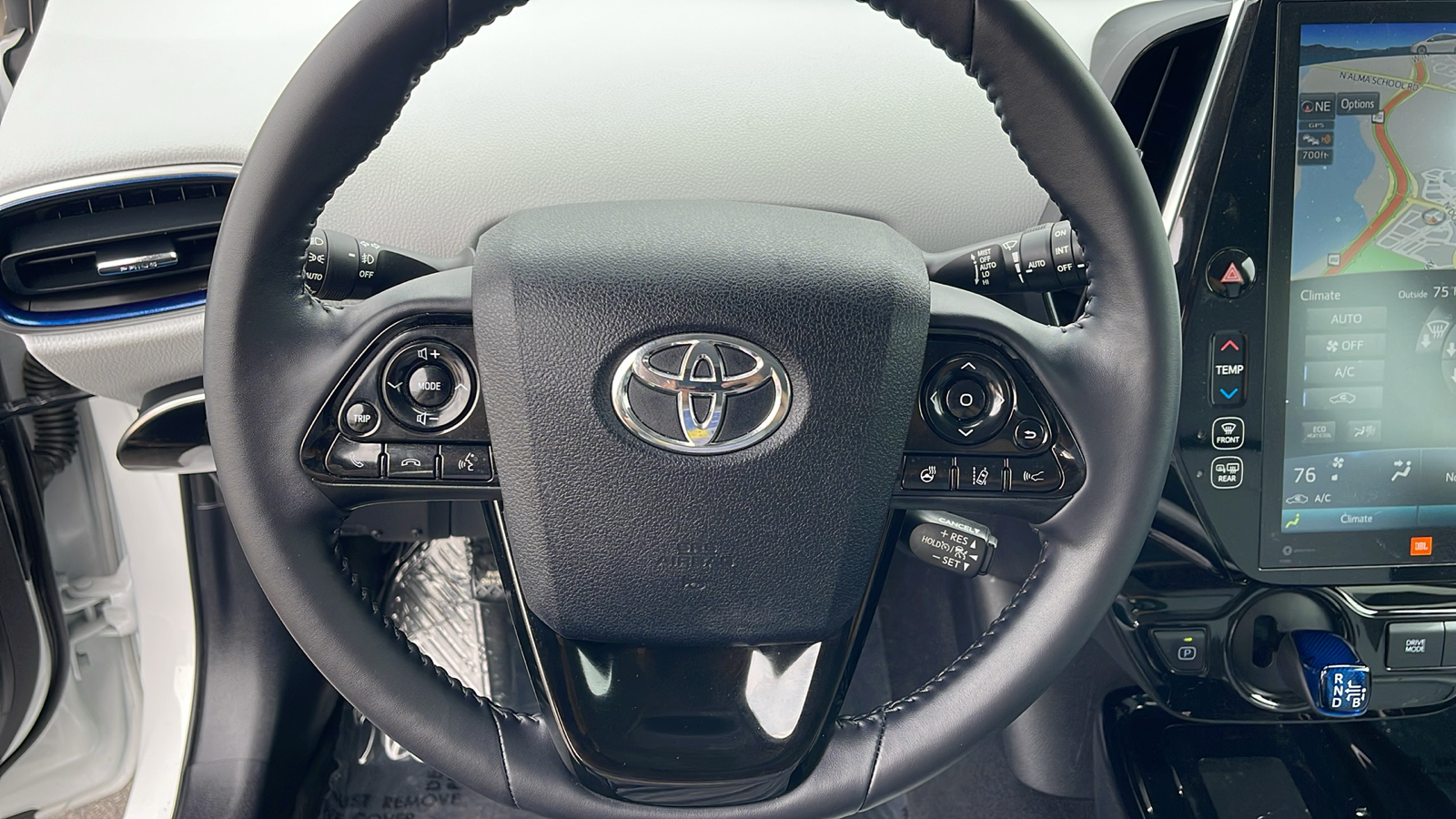 2022 Toyota Prius L Eco 8