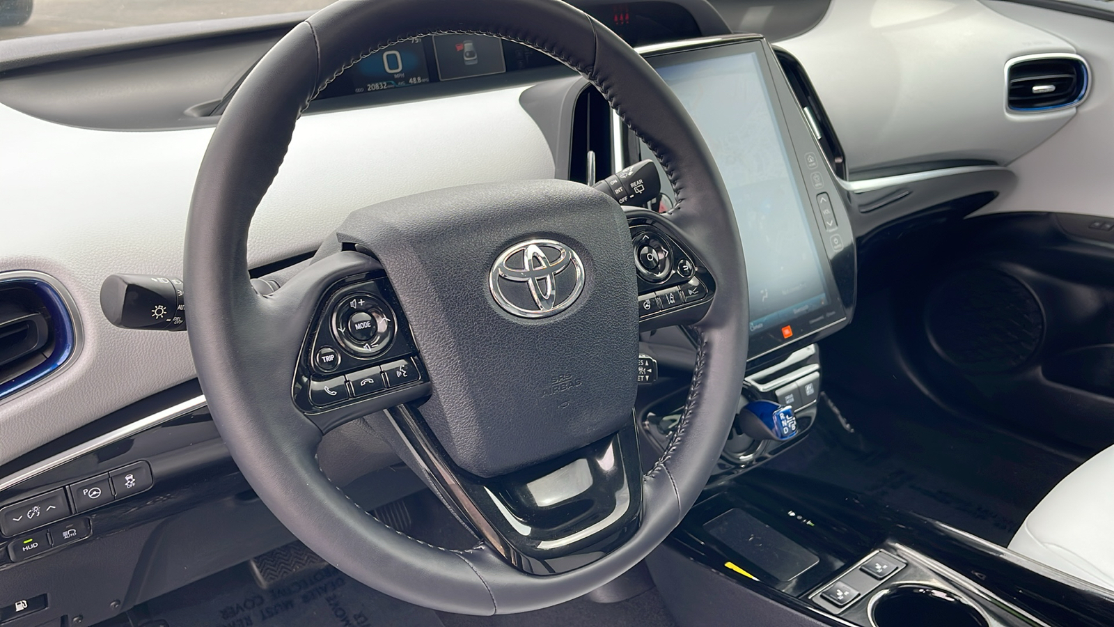 2022 Toyota Prius L Eco 15