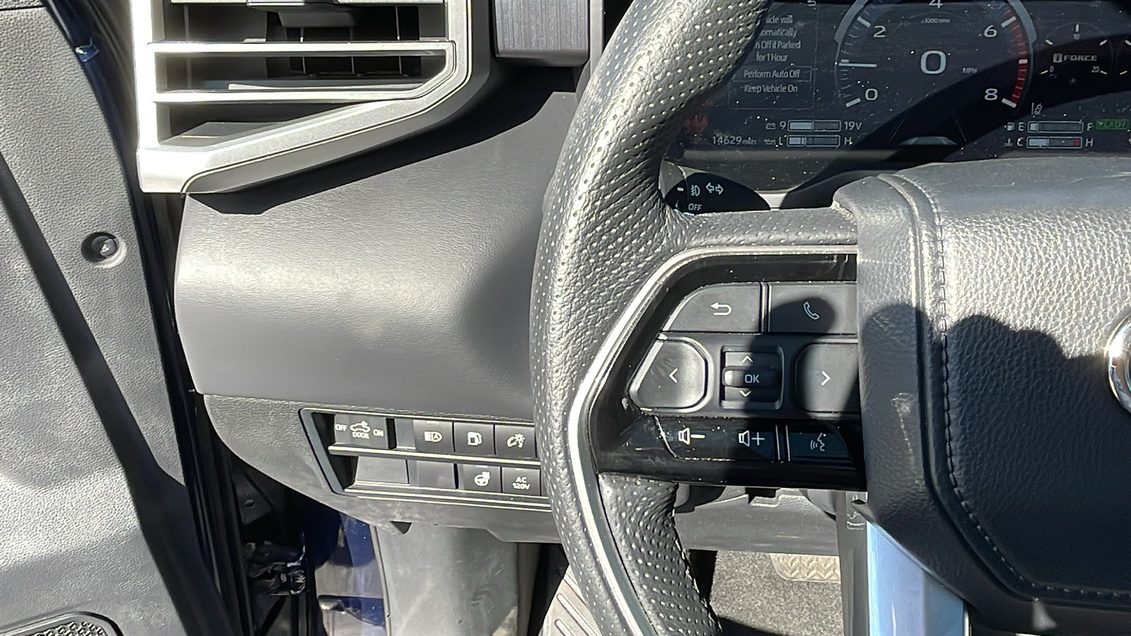 2022 Toyota Tundra 4WD Platinum Hybrid 9
