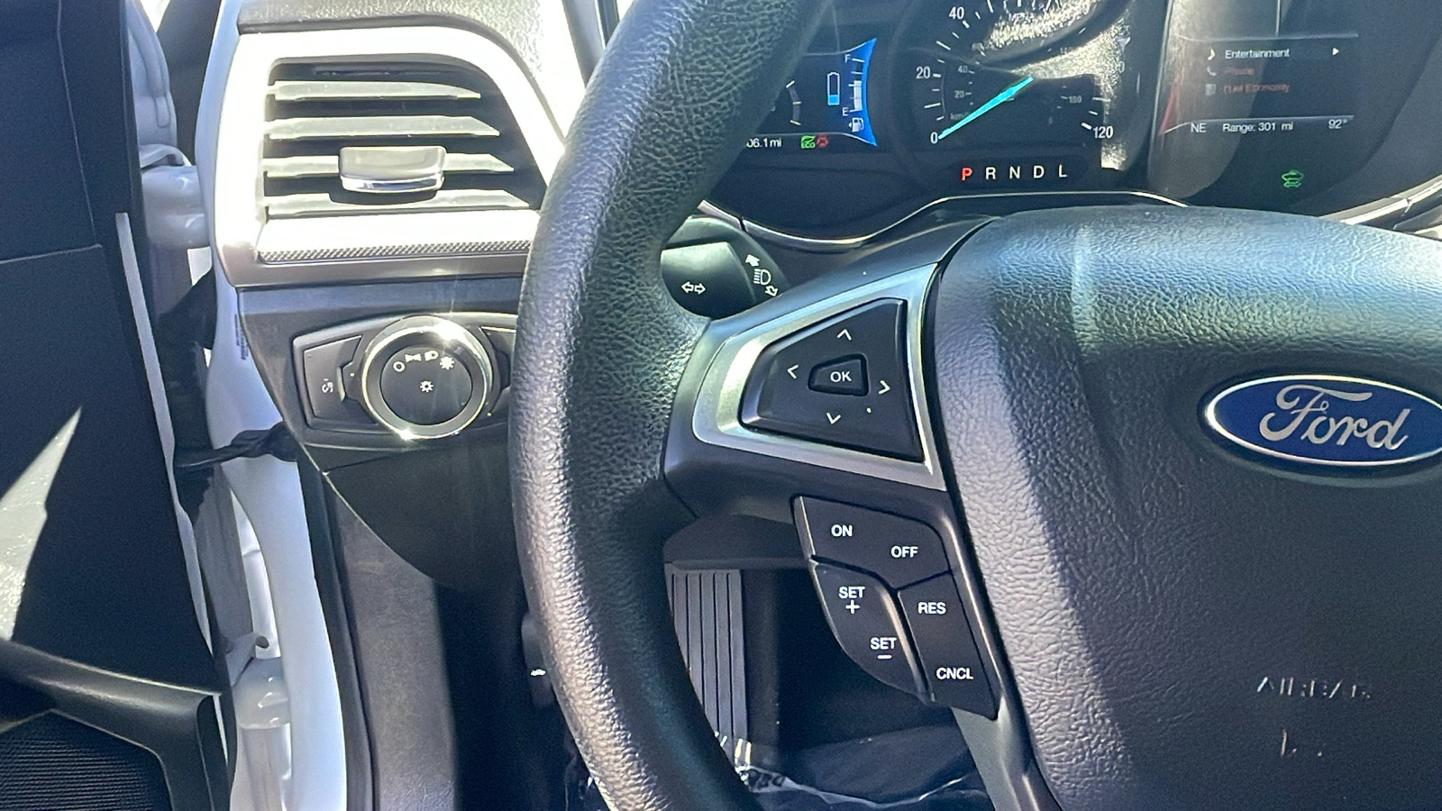 2017 Ford Fusion Hybrid SE 9