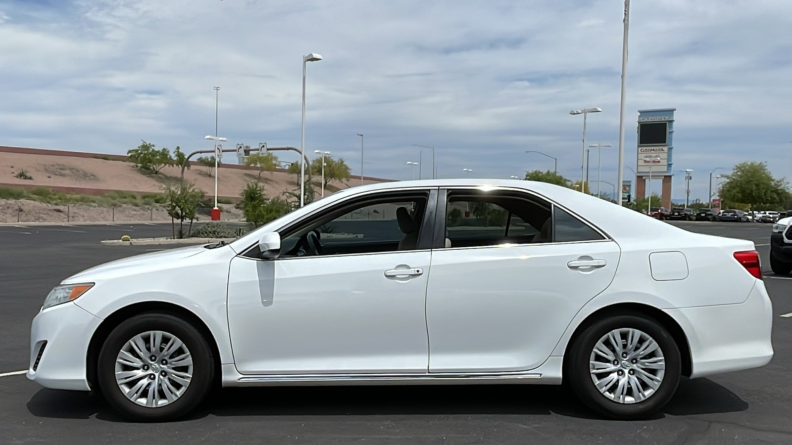 2014 Toyota Camry LE 3