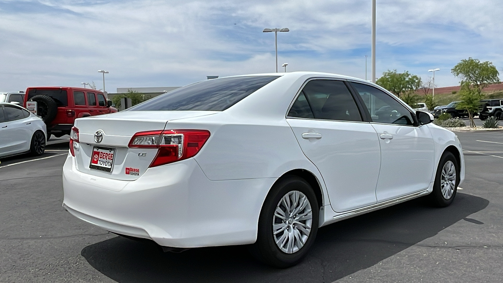 2014 Toyota Camry LE 23