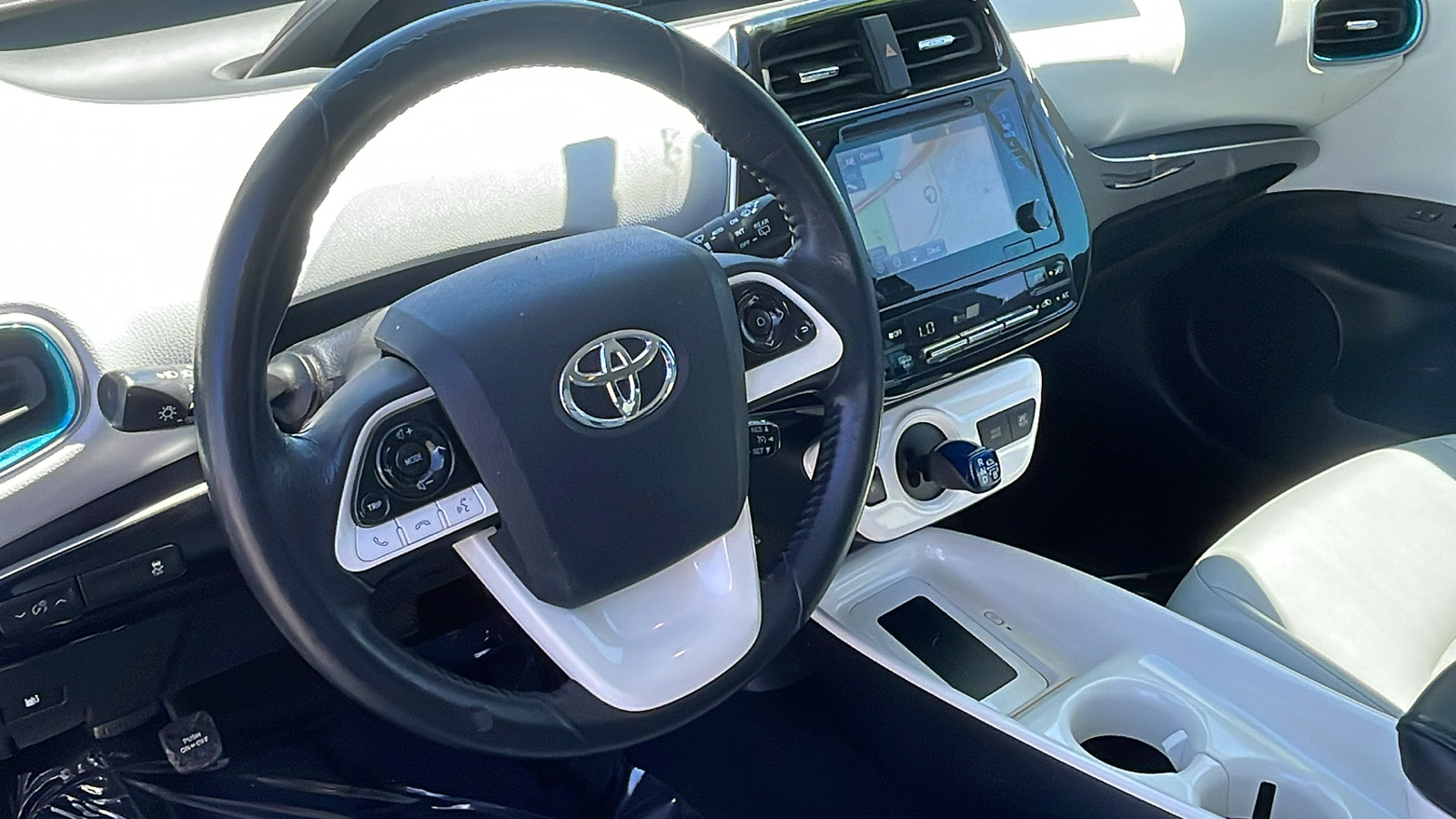 2016 Toyota Prius Four 15