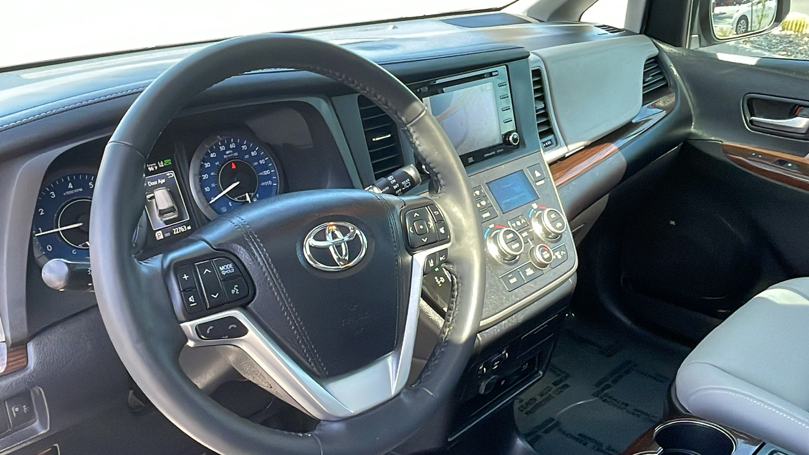 2020 Toyota Sienna Limited Premium 15