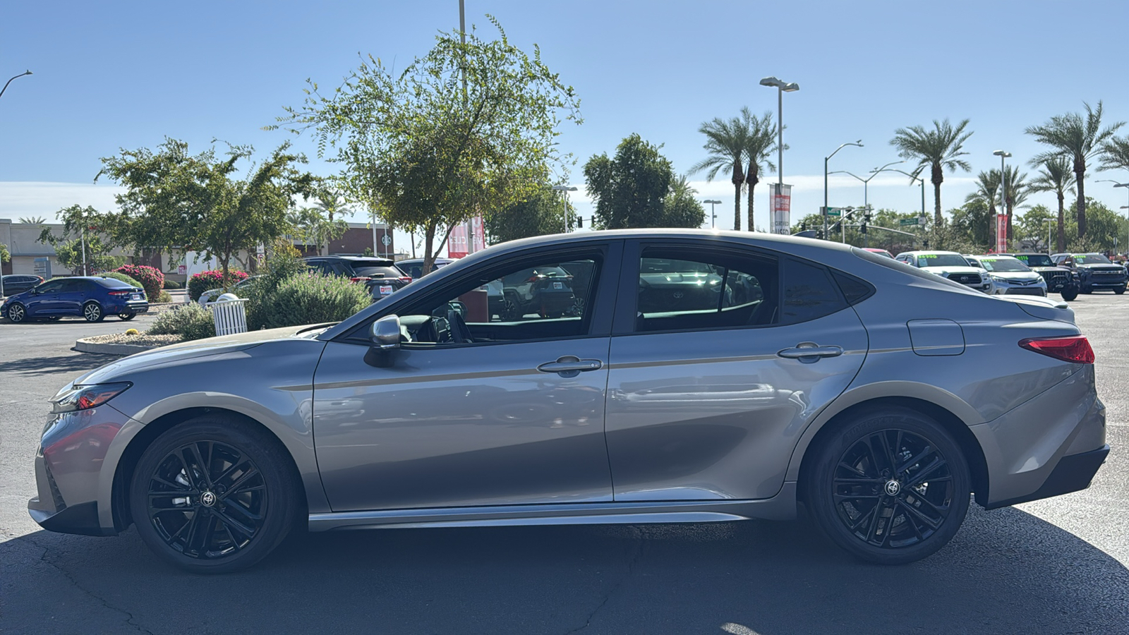 2025 Toyota Camry SE 3