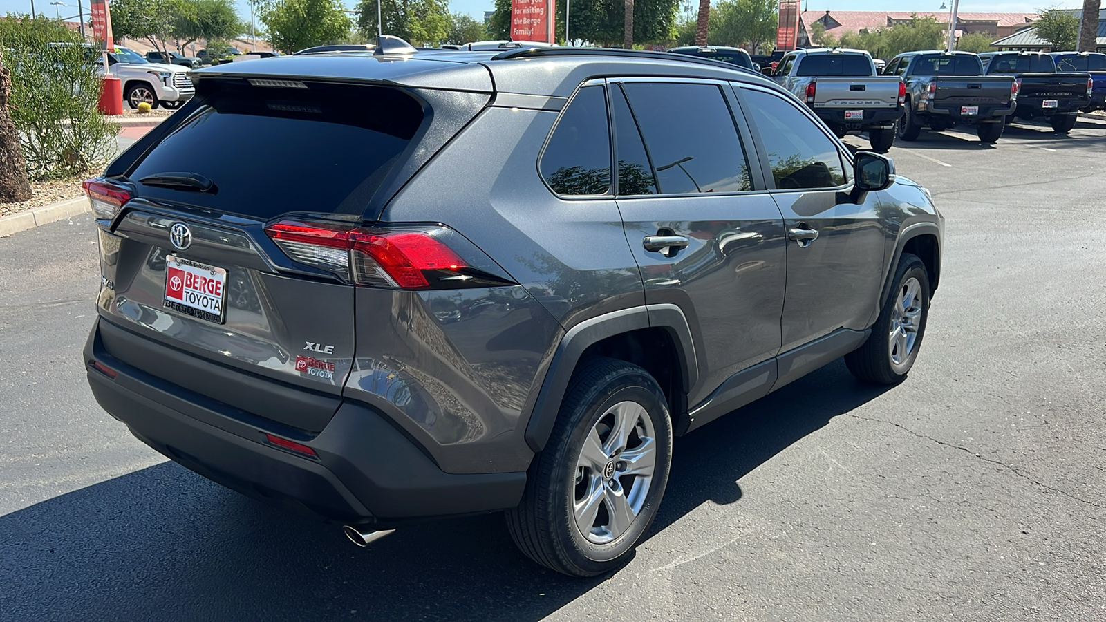 2023 Toyota RAV4 XLE 28