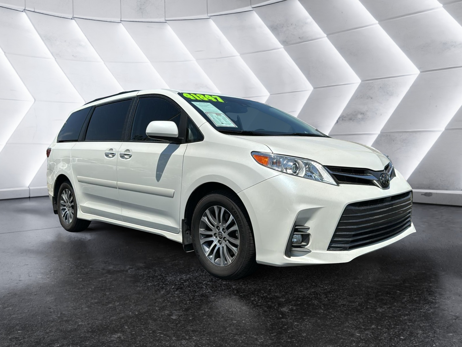 2020 Toyota Sienna XLE 1