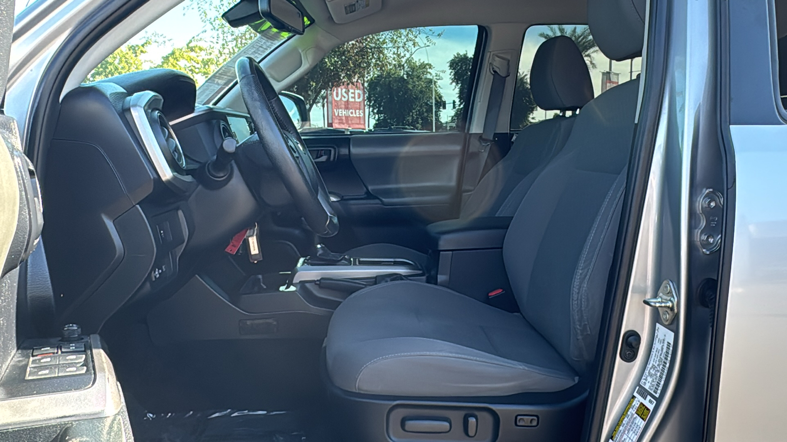 2020 Toyota Tacoma 4WD SR5 17