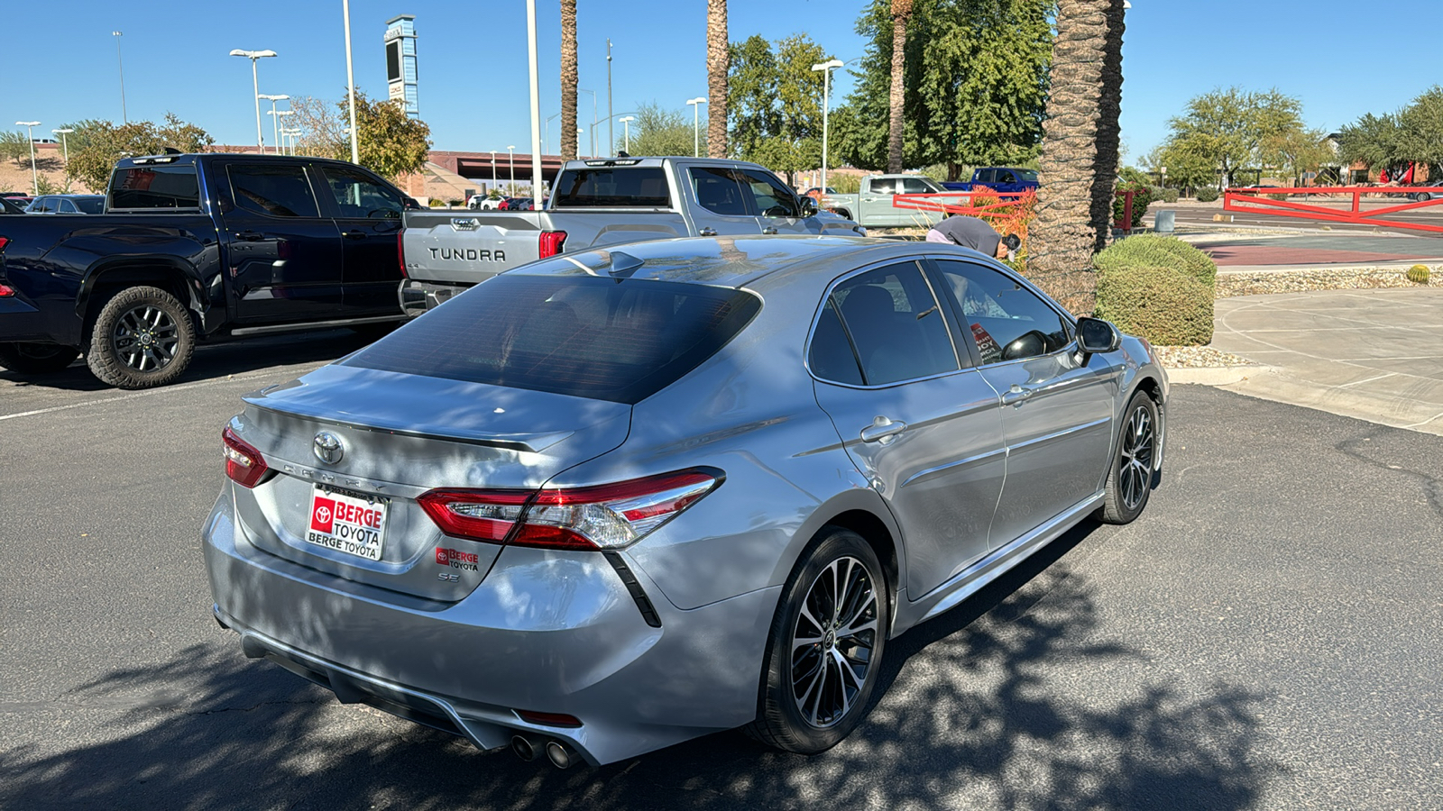 2020 Toyota Camry SE 22