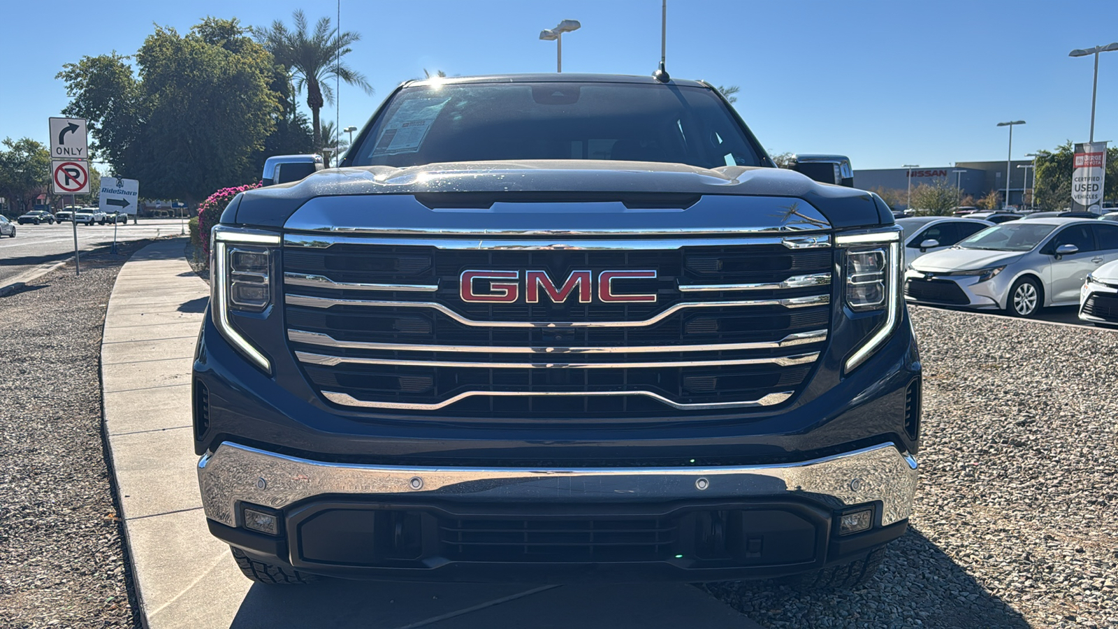 2022 GMC Sierra 1500 SLT 2