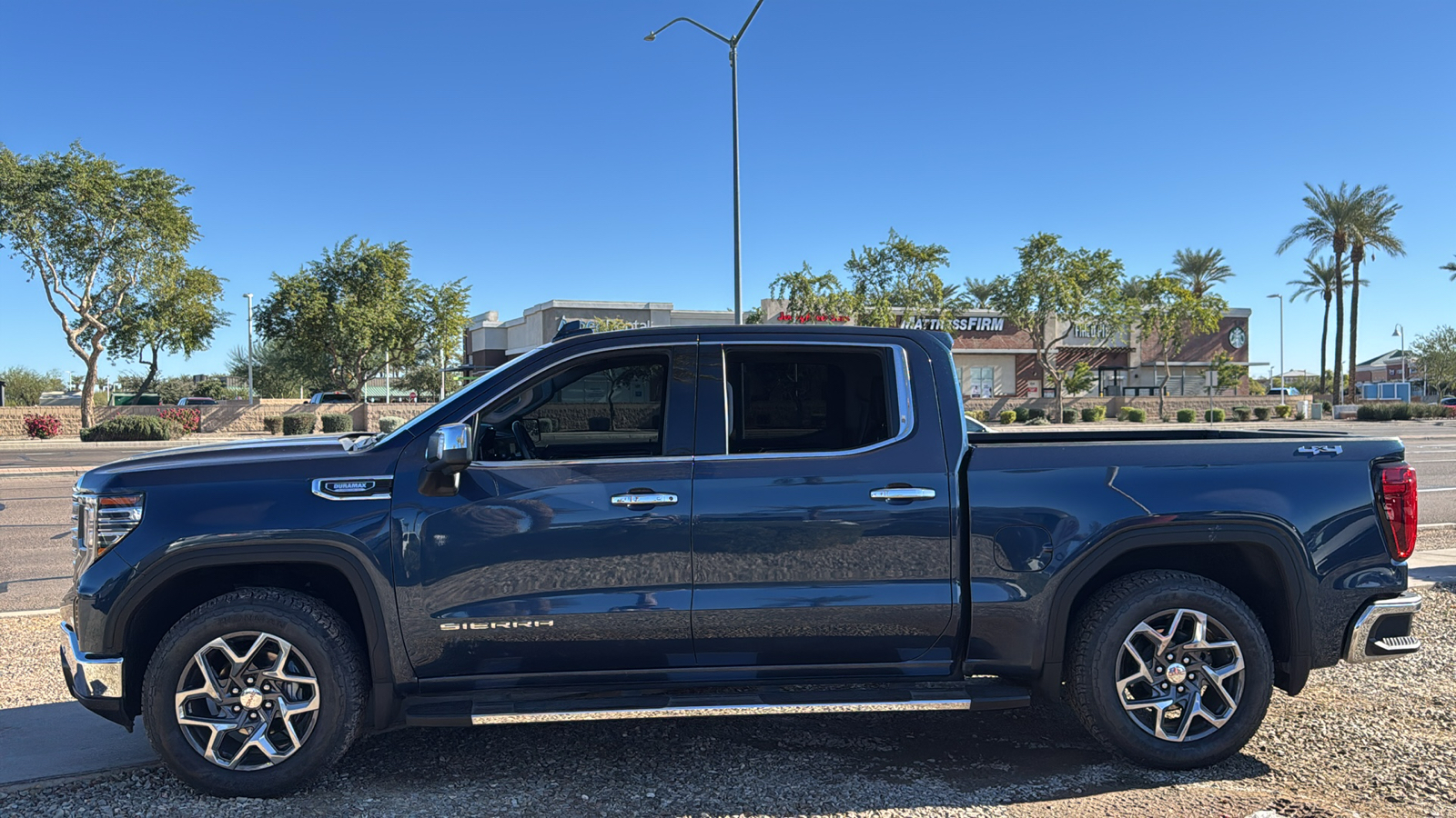 2022 GMC Sierra 1500 SLT 3