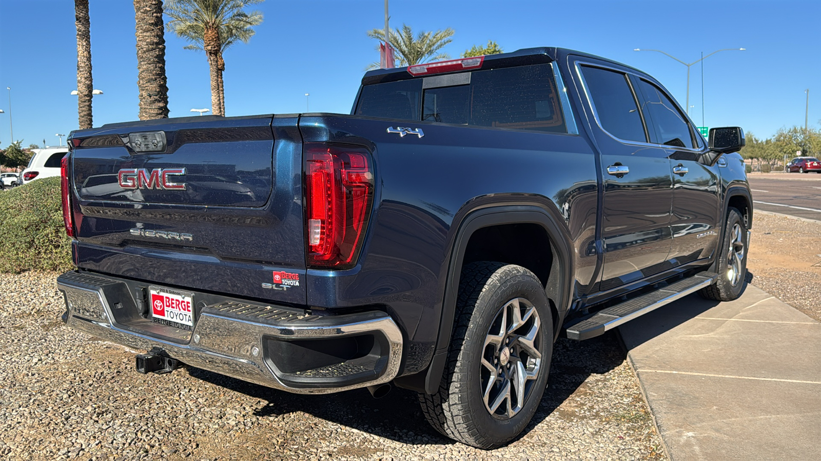 2022 GMC Sierra 1500 SLT 24