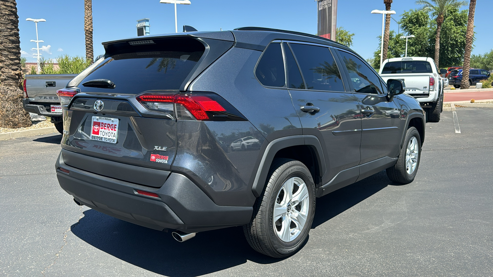 2021 Toyota RAV4 XLE 26