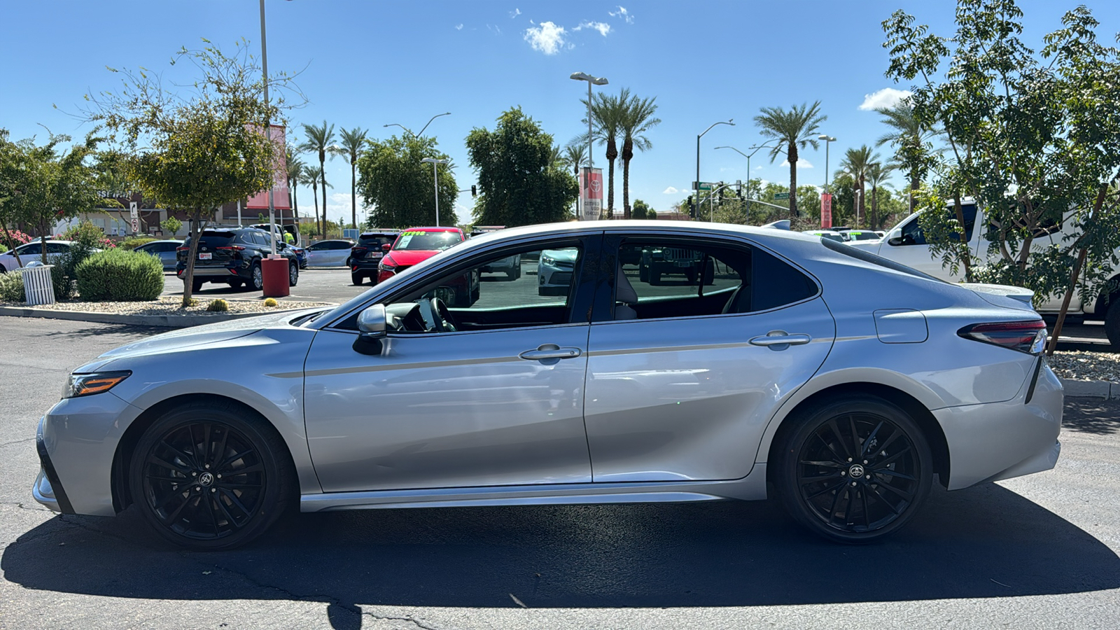 2023 Toyota Camry Hybrid XSE 3