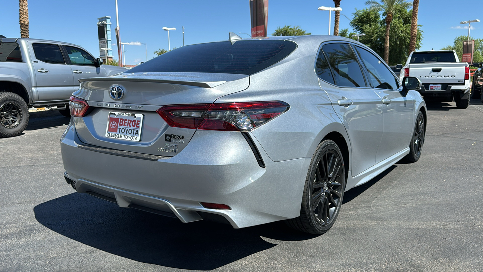 2023 Toyota Camry Hybrid XSE 23