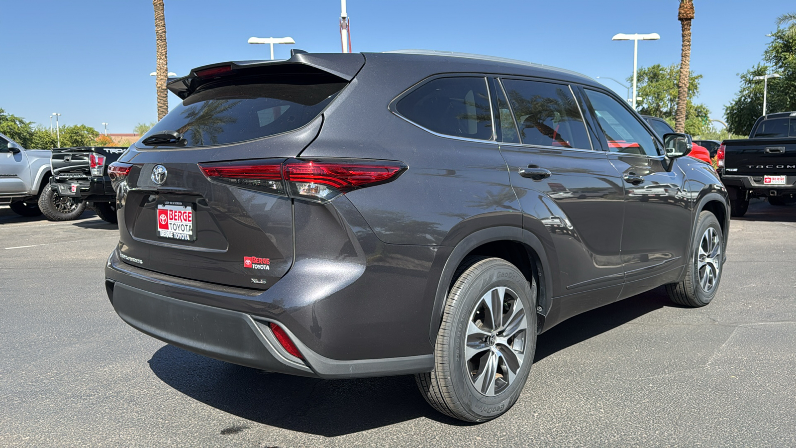 2022 Toyota Highlander XLE 27