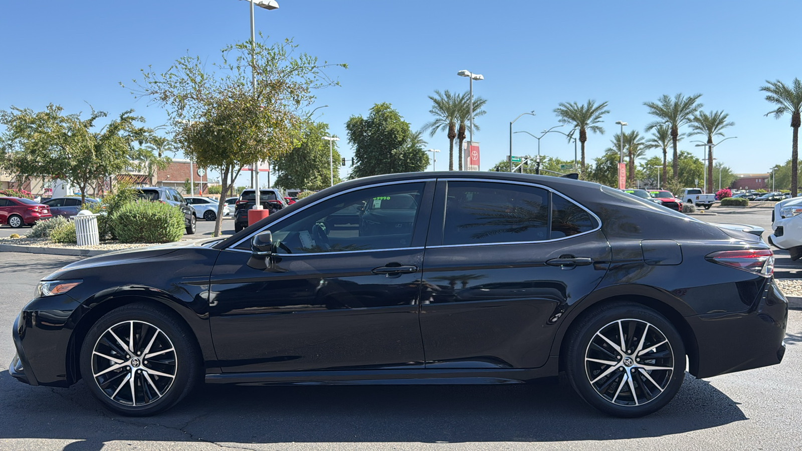 2023 Toyota Camry SE 3