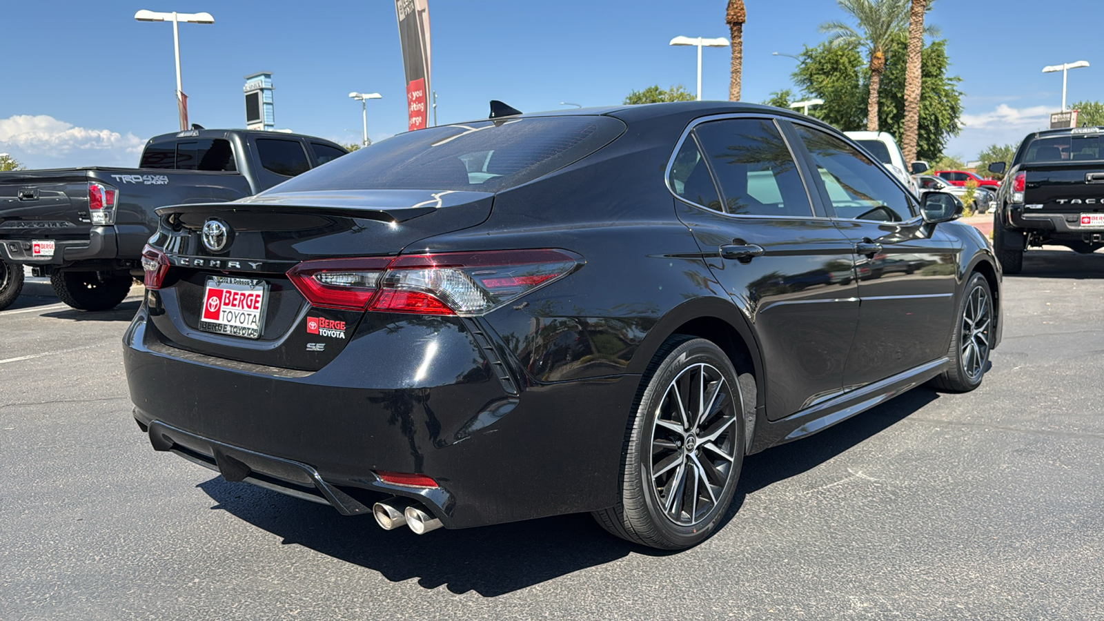 2023 Toyota Camry SE 23