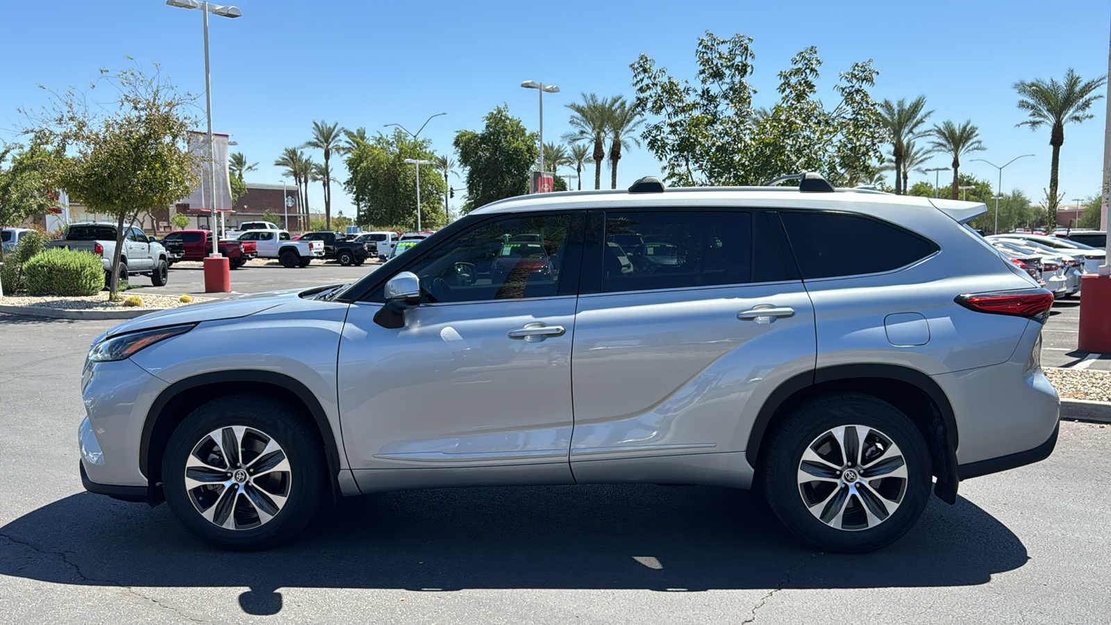 2022 Toyota Highlander XLE 3