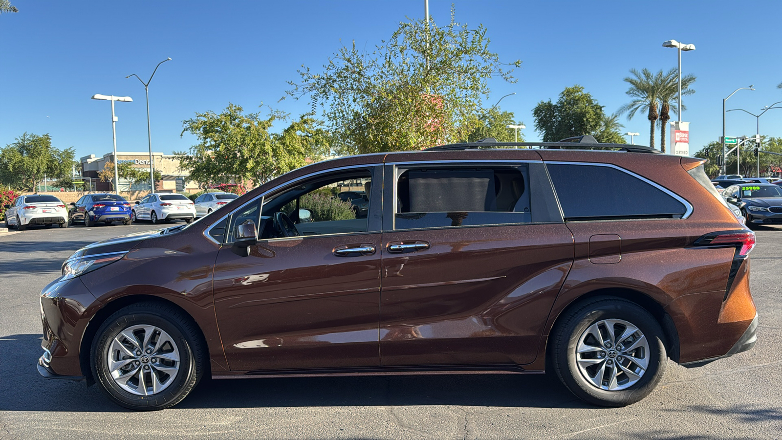 2022 Toyota Sienna XLE 3