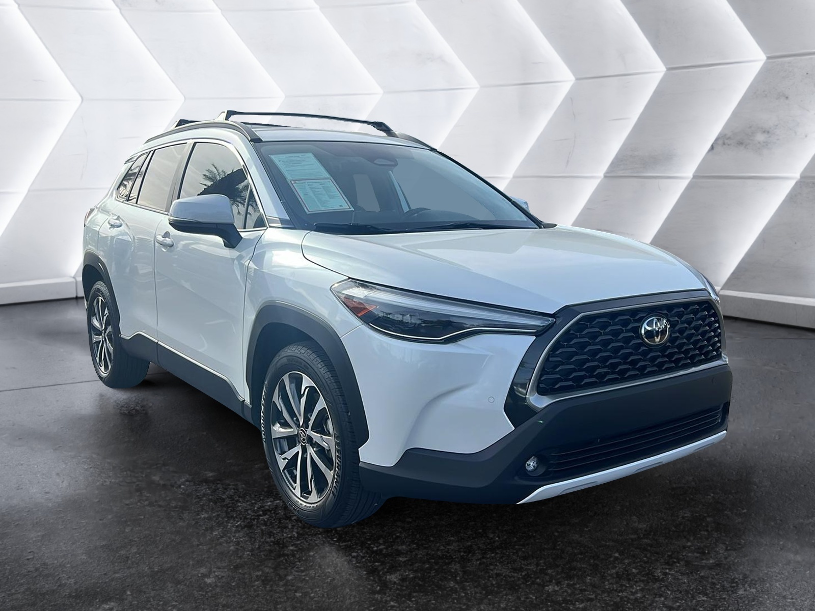 2023 Toyota Corolla Cross XLE 1