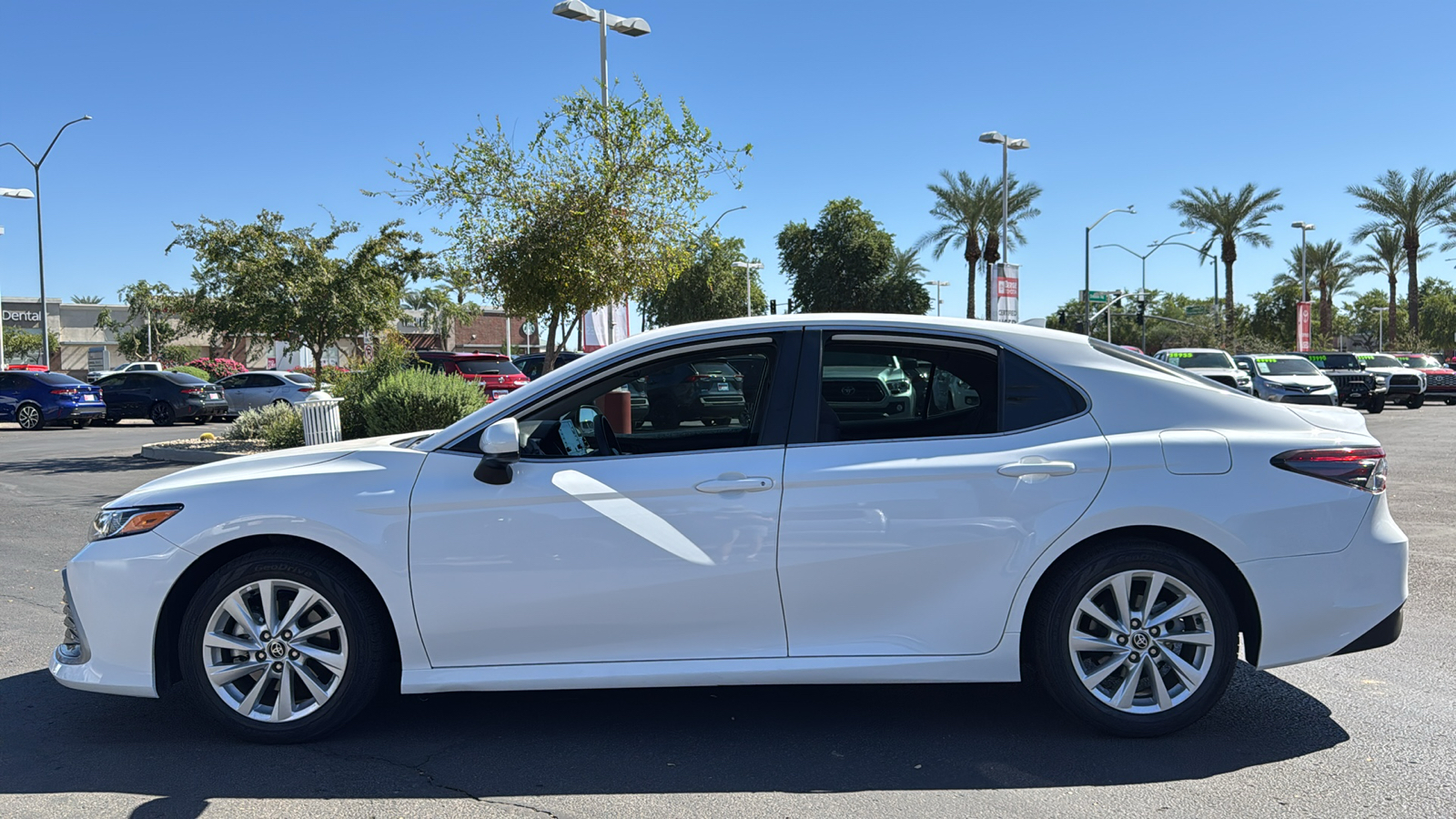 2023 Toyota Camry LE 3