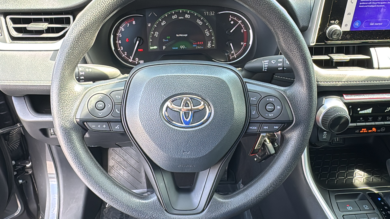 2024 Toyota RAV4 LE 8