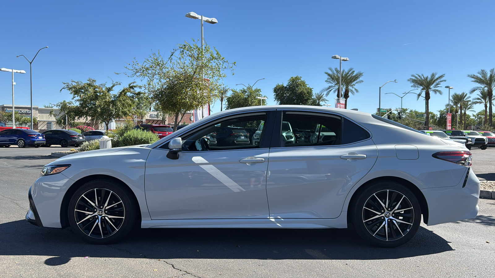 2022 Toyota Camry SE 3