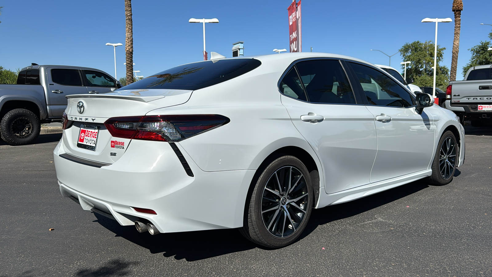 2022 Toyota Camry SE 23