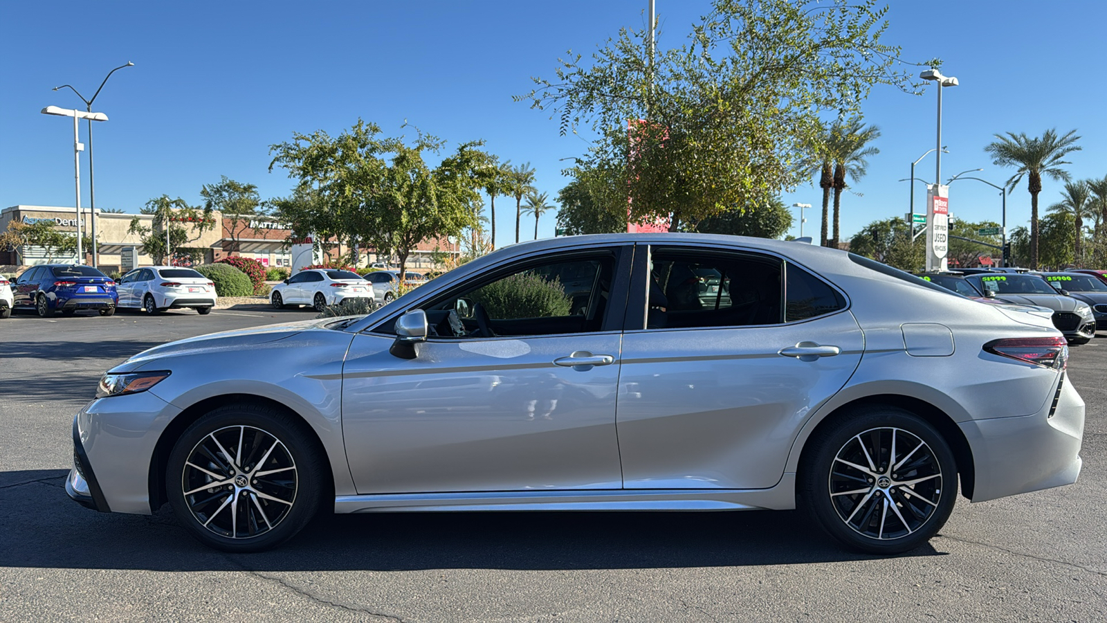 2023 Toyota Camry SE 3