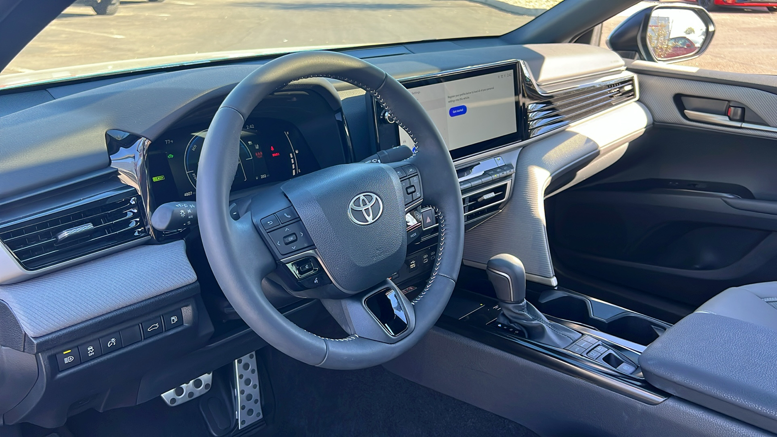 2025 Toyota Camry SE 16