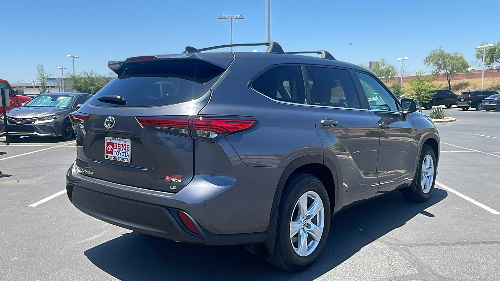 2023 Toyota Highlander LE 18