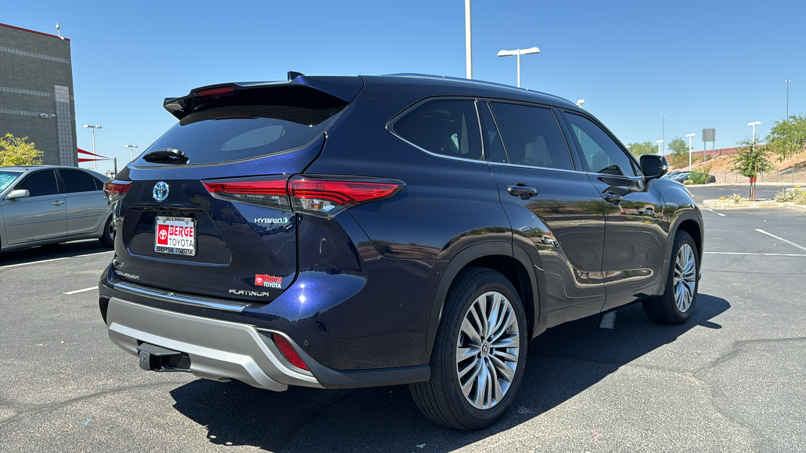 2023 Toyota Highlander Hybrid Platinum 26