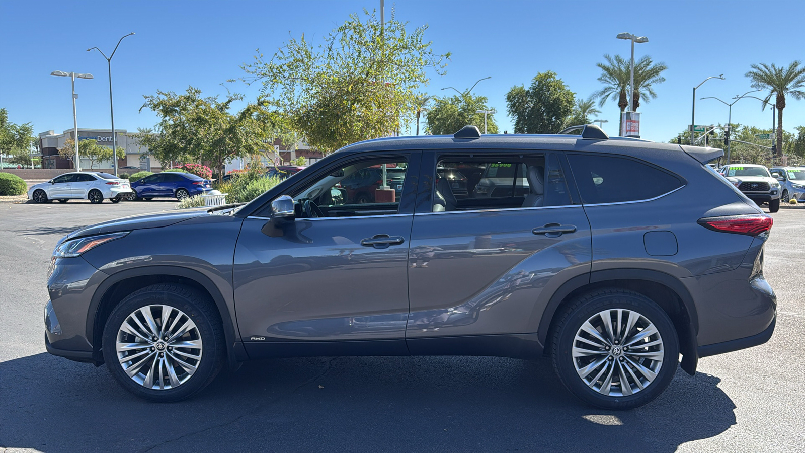 2022 Toyota Highlander Hybrid Platinum 3