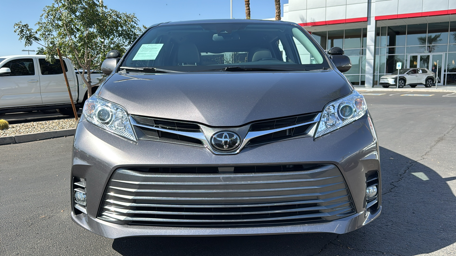 2020 Toyota Sienna XLE 8-Passenger 2