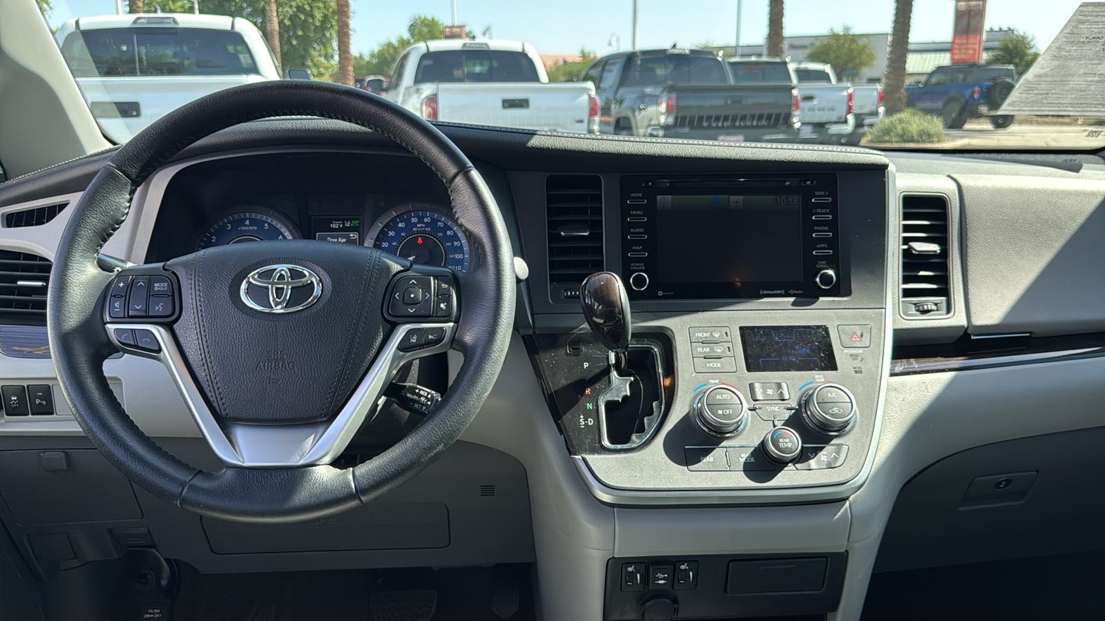 2020 Toyota Sienna XLE 8-Passenger 4