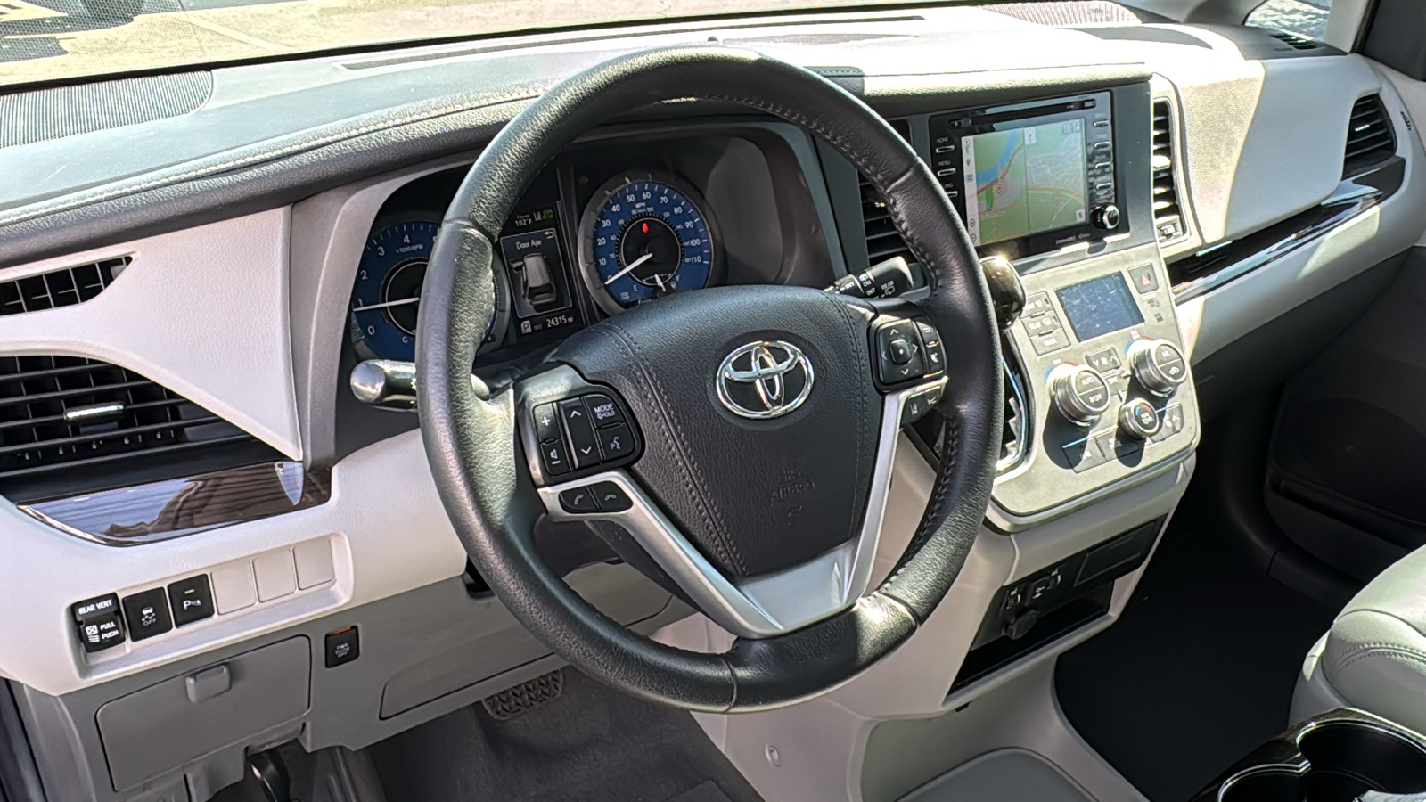 2020 Toyota Sienna XLE 8-Passenger 15