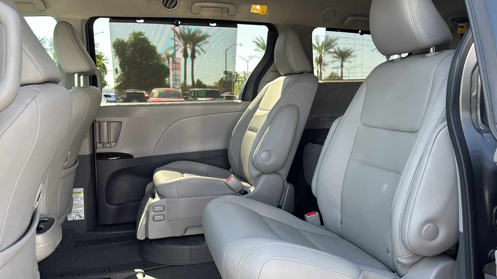 2020 Toyota Sienna XLE 8-Passenger 19