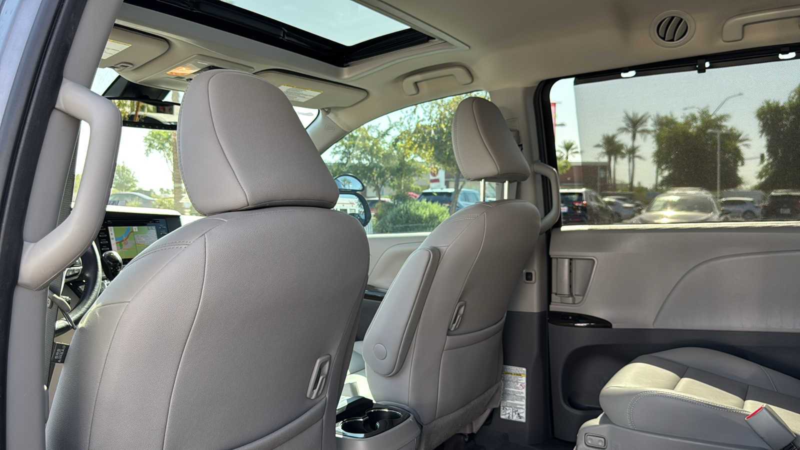 2020 Toyota Sienna XLE 8-Passenger 21