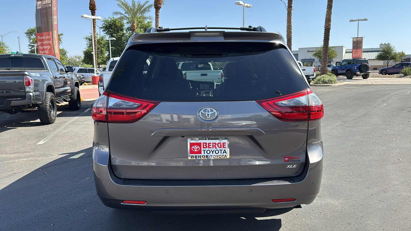 2020 Toyota Sienna XLE 8-Passenger 23