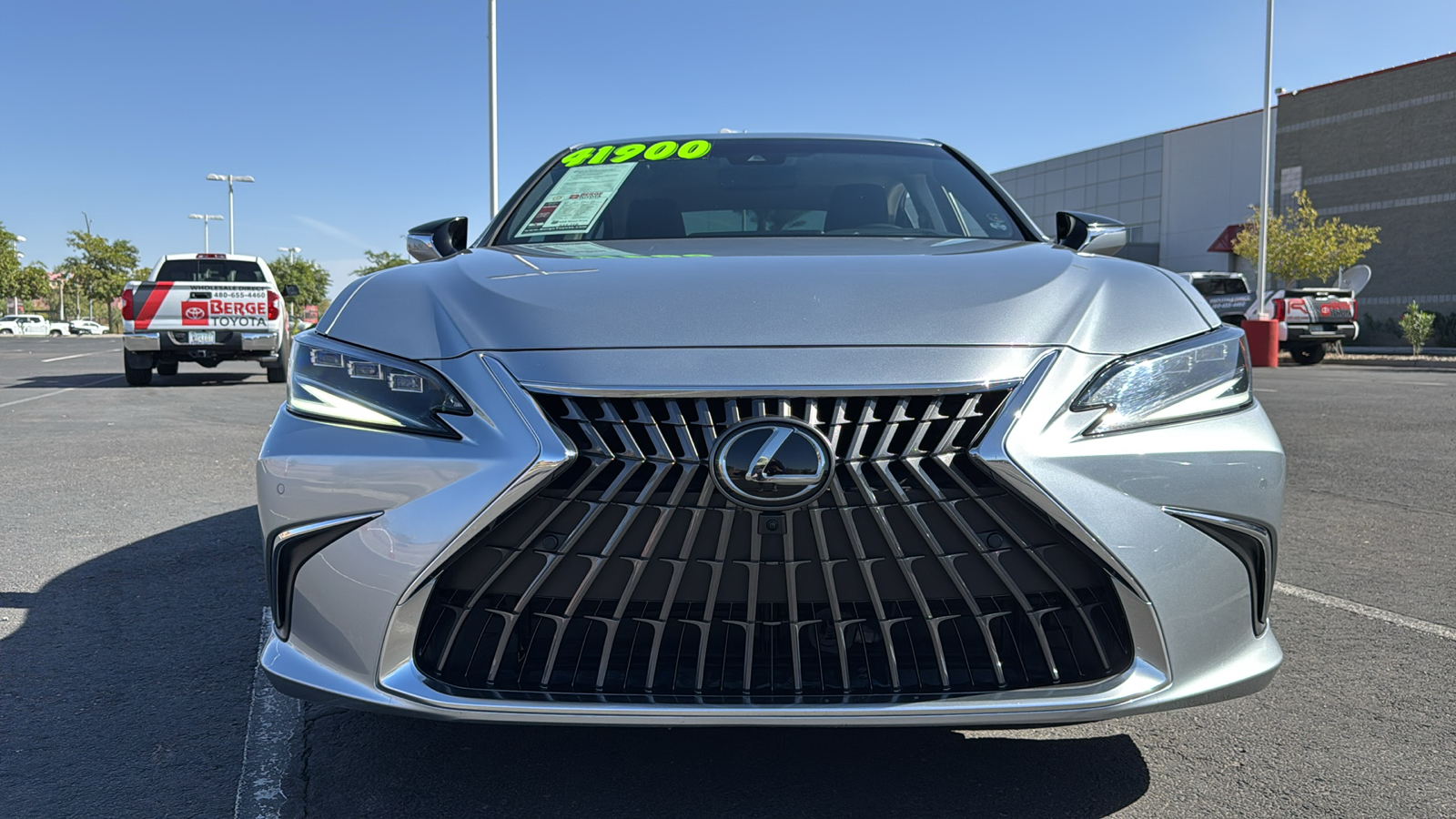 2023 Lexus ES ES 300h Luxury 2