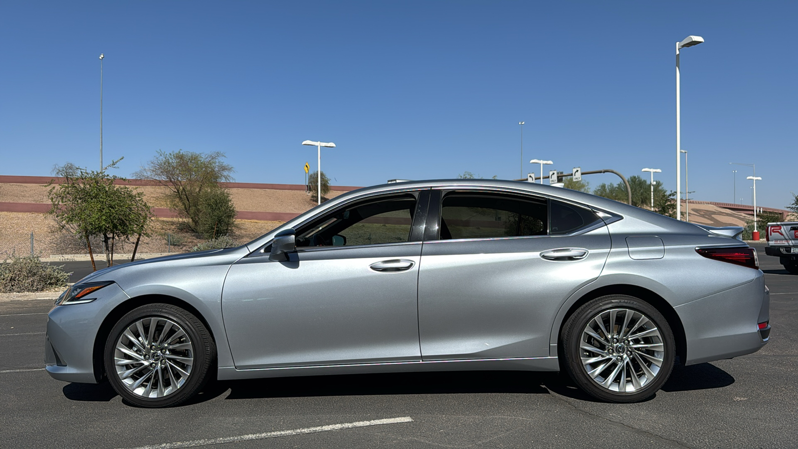 2023 Lexus ES ES 300h Luxury 3