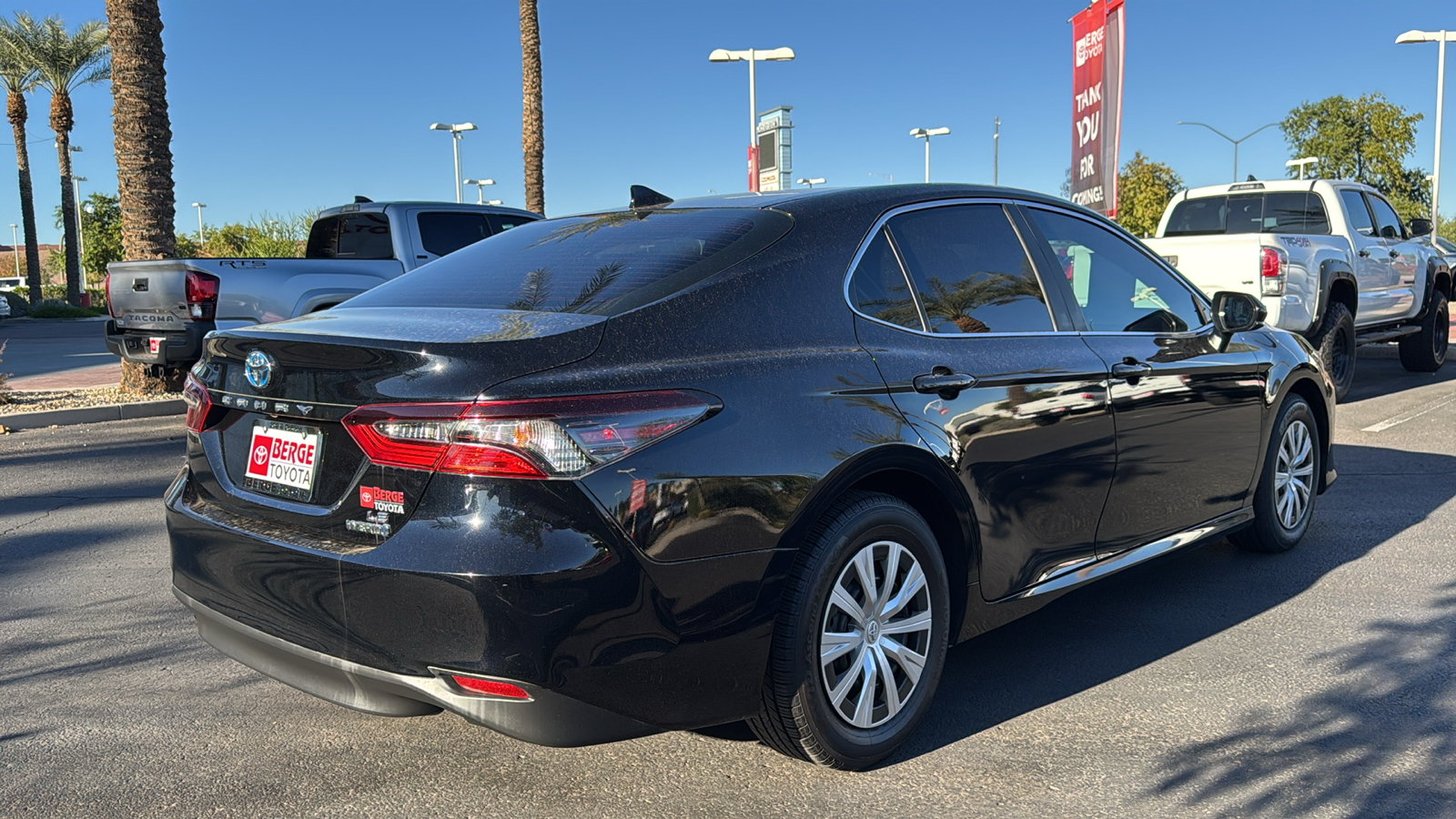 2022 Toyota Camry Hybrid LE 23