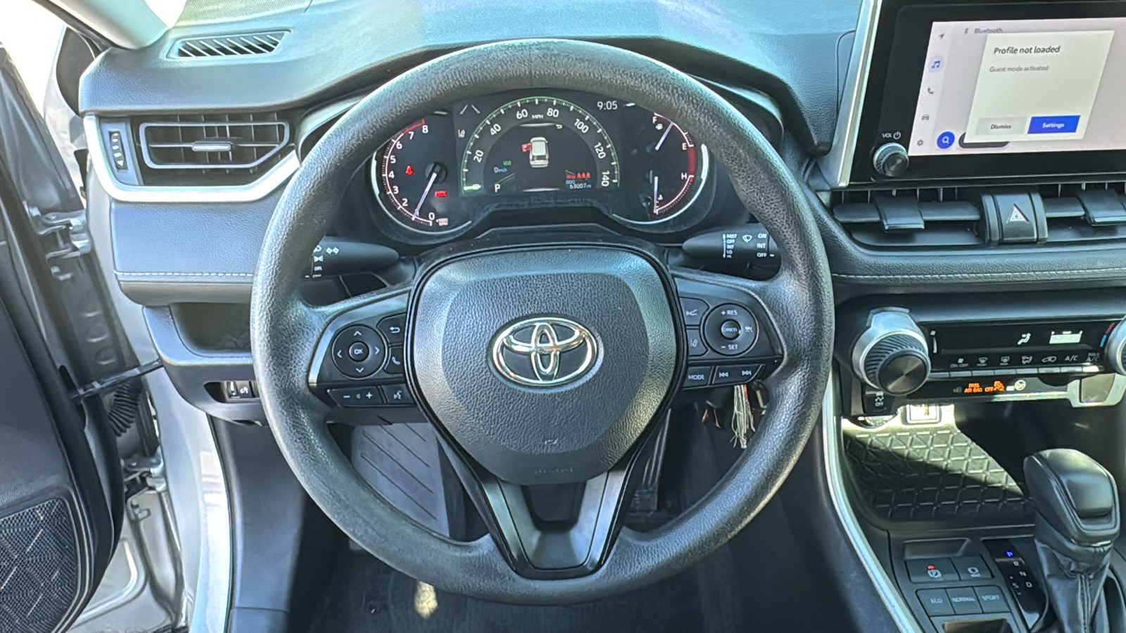 2023 Toyota RAV4 LE 8