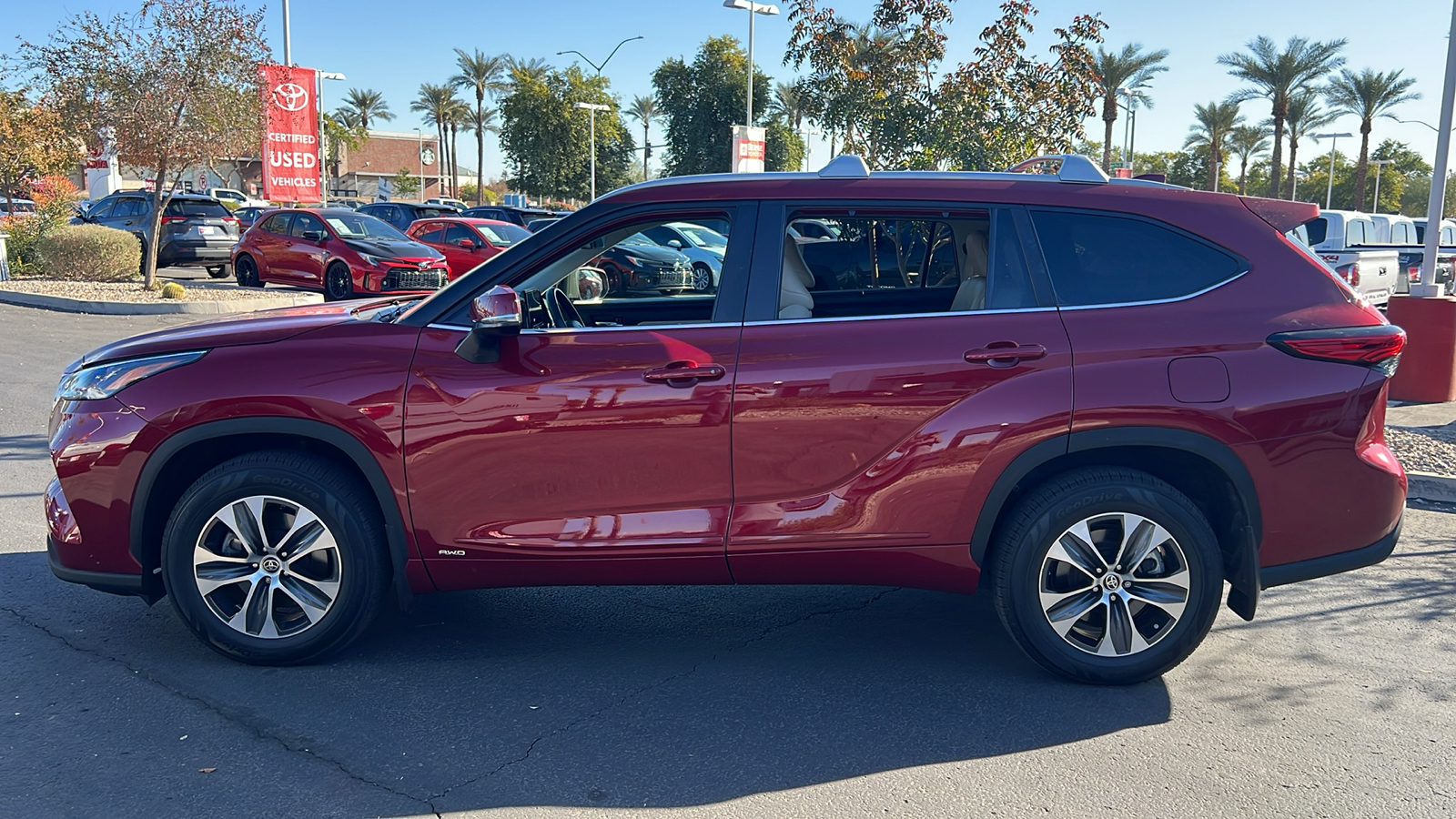 2023 Toyota Highlander Hybrid XLE 3